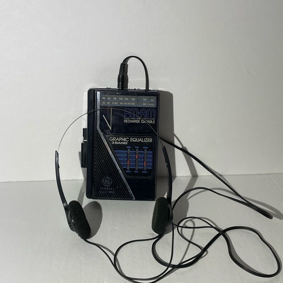 FOR PARTS Vintage General Electric Cassette Player 3 Band Radio 3-5444A - Picture 6 of 8